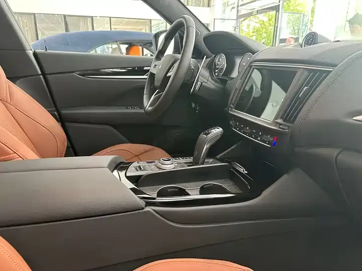 Levante 2023 2.0T GT 9