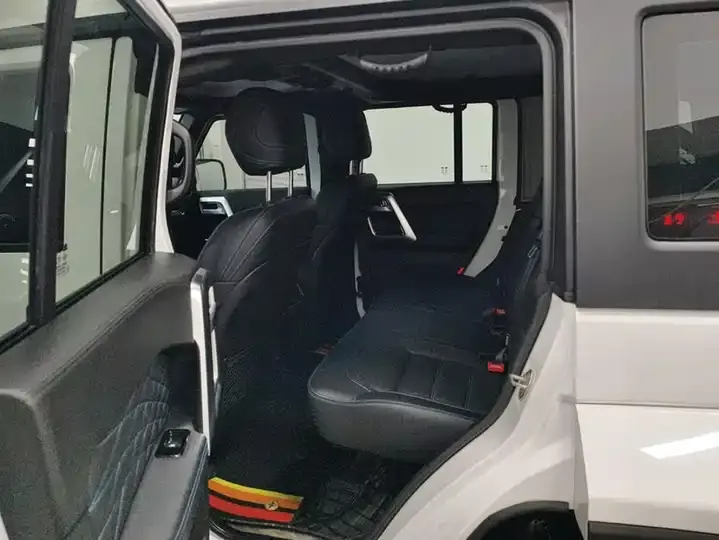 Beijing cross-country BJ40 2019 PLUS 2.3T automatic four-wheel drive exclusive edition country VI 11