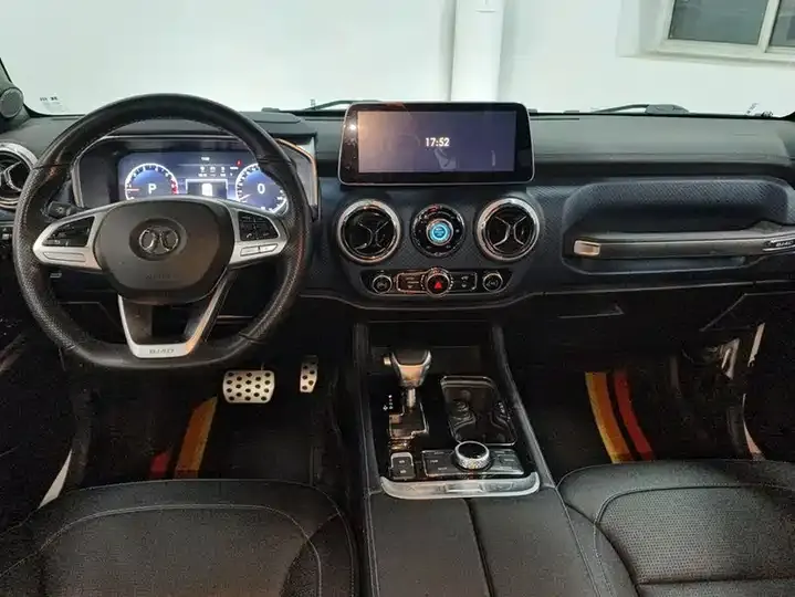 Beijing cross-country BJ40 2019 PLUS 2.3T automatic four-wheel drive exclusive edition country VI 12