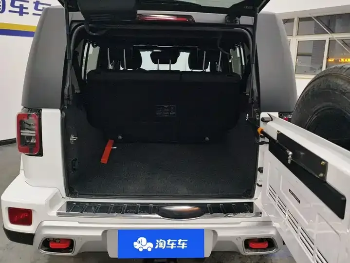 Beijing cross-country BJ40 2019 PLUS 2.3T automatic four-wheel drive exclusive edition country VI 4