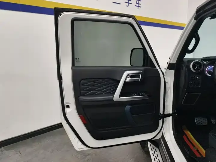 Beijing cross-country BJ40 2019 PLUS 2.3T automatic four-wheel drive exclusive edition country VI 7