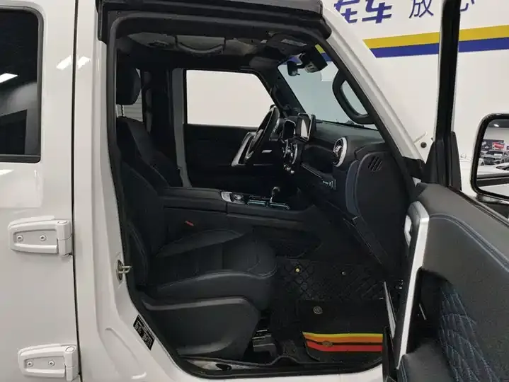 Beijing cross-country BJ40 2019 PLUS 2.3T automatic four-wheel drive exclusive edition country VI 8