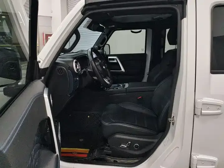 Beijing cross-country BJ40 2019 PLUS 2.3T automatic four-wheel drive exclusive edition country VI 9