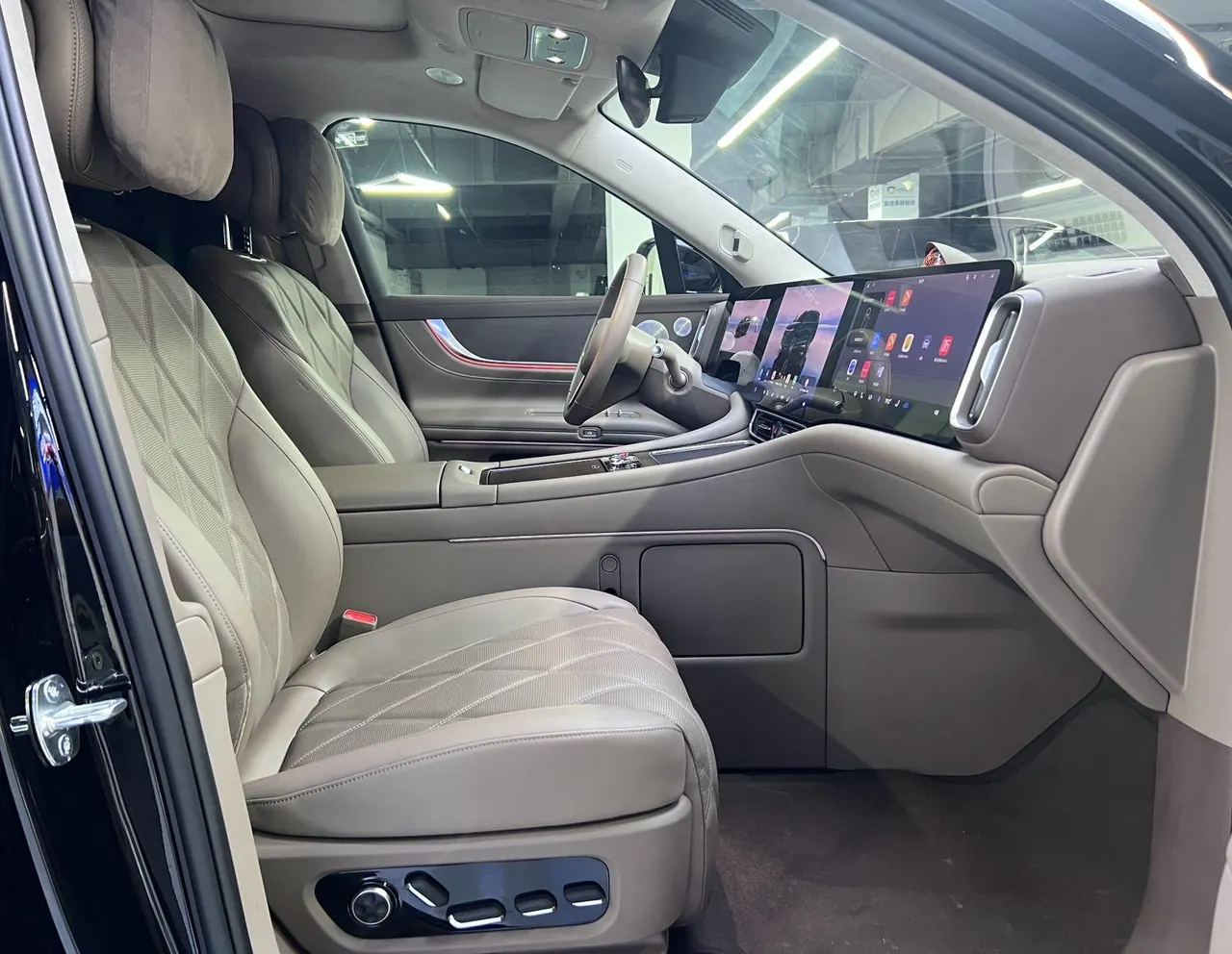 AITO 2025 AITO M9 extended range Ultra version 52kWh6 seat version automatic gear 3
