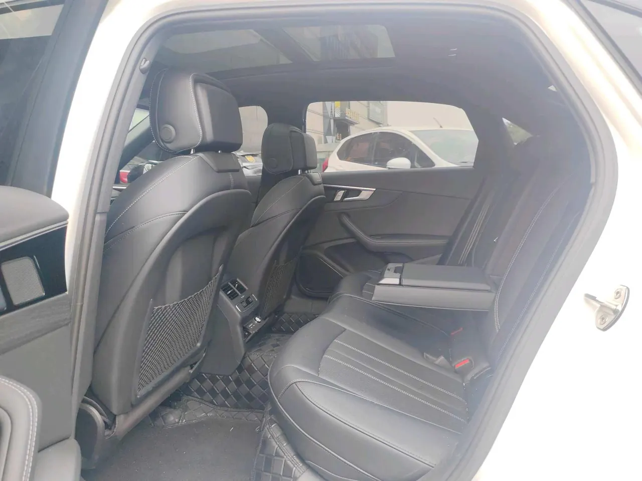 Audi 2024 A4L 2.0TFSI 40TFSI Deluxe Dynamic Automatic 5
