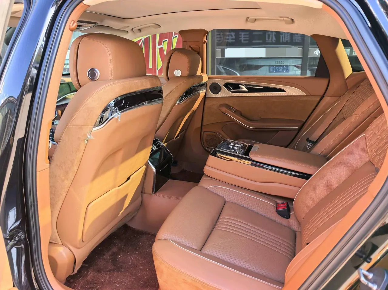 HongQi 2020 H9 48V 2.0T Zhilian Qi Chang Edition Automatic Gear 3