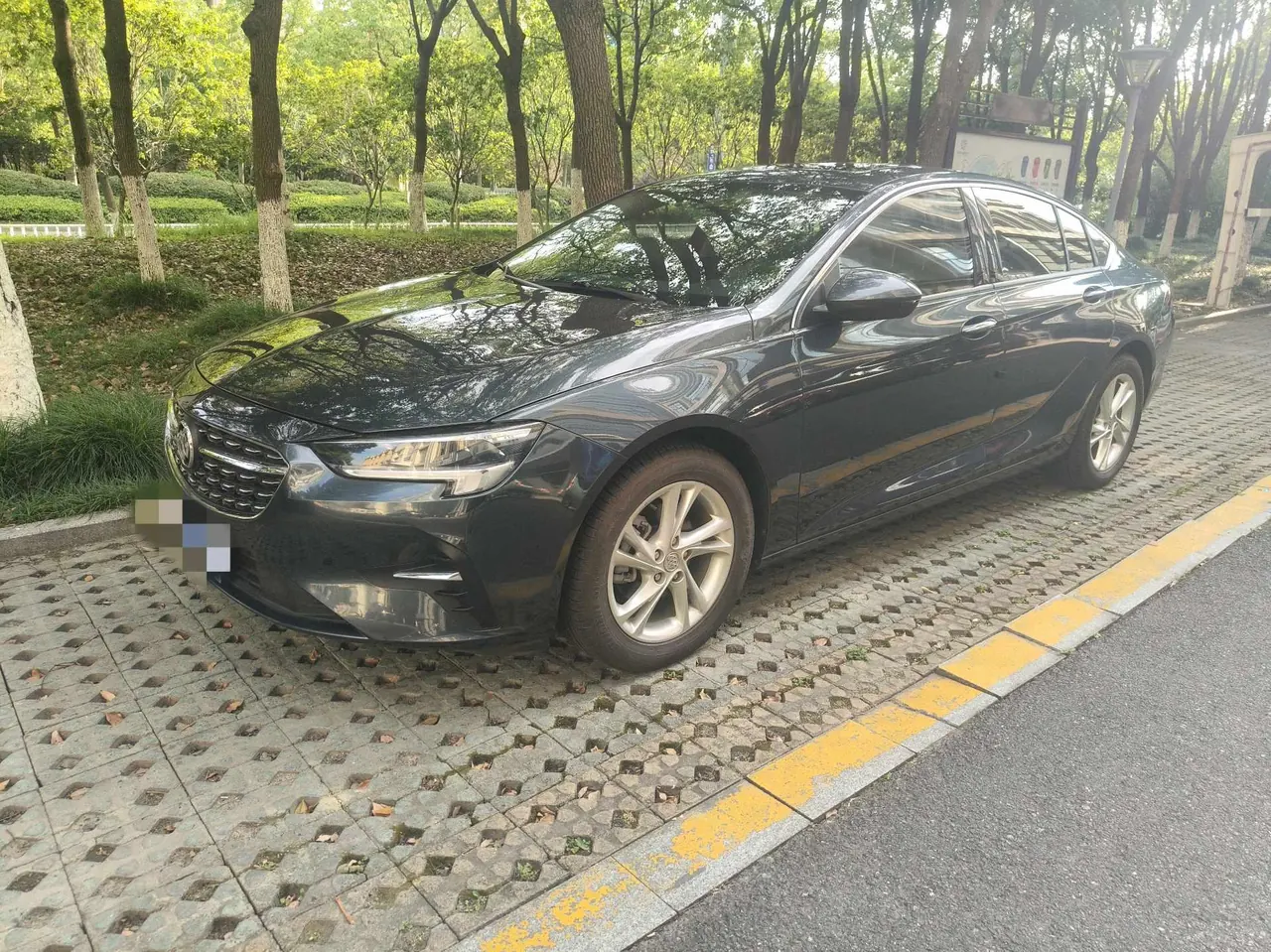 Open image lightbox: Buick 2020 Regal 1.5T 552T Elite Automatic Gear