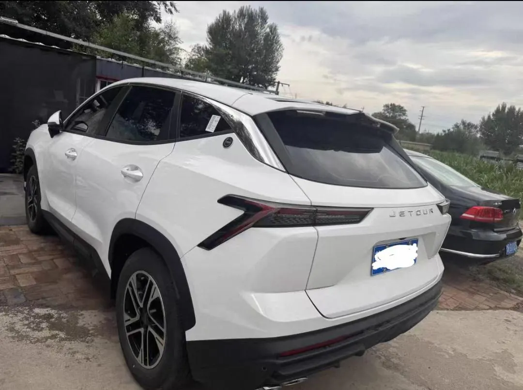 Jetour 2025 Dasheng 1.5T Deluxe Edition Automatic Gear 4