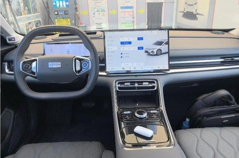 Geely Galaxy 2025 A7 EM-i 1.5 150km Discovery Edition Automatic Gear 4