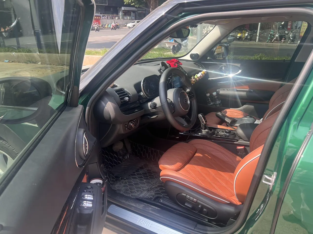 MINI Clubman (Imported) 2023 Cooper Clubman 1.5T Connoisseur (Modified) Automatic Gear 7