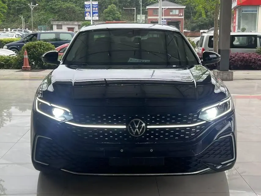 Volkswagen 2023 Passat 2.0TSI 330TSI Starry Sky Luxury Edition (facelift) Automatic 2