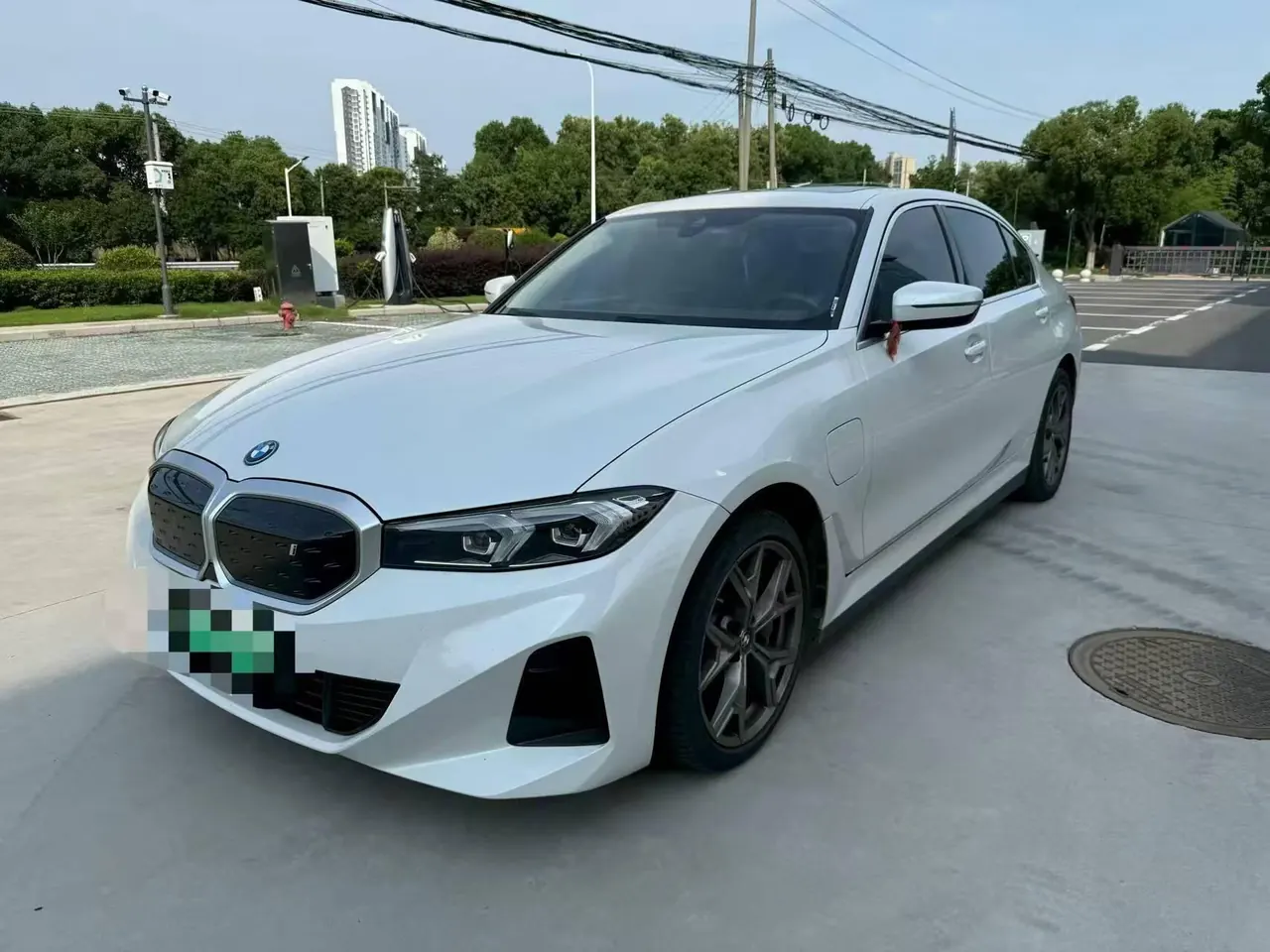 Open image lightbox: BMW 2022 i3 eDrive 35L automatic gear