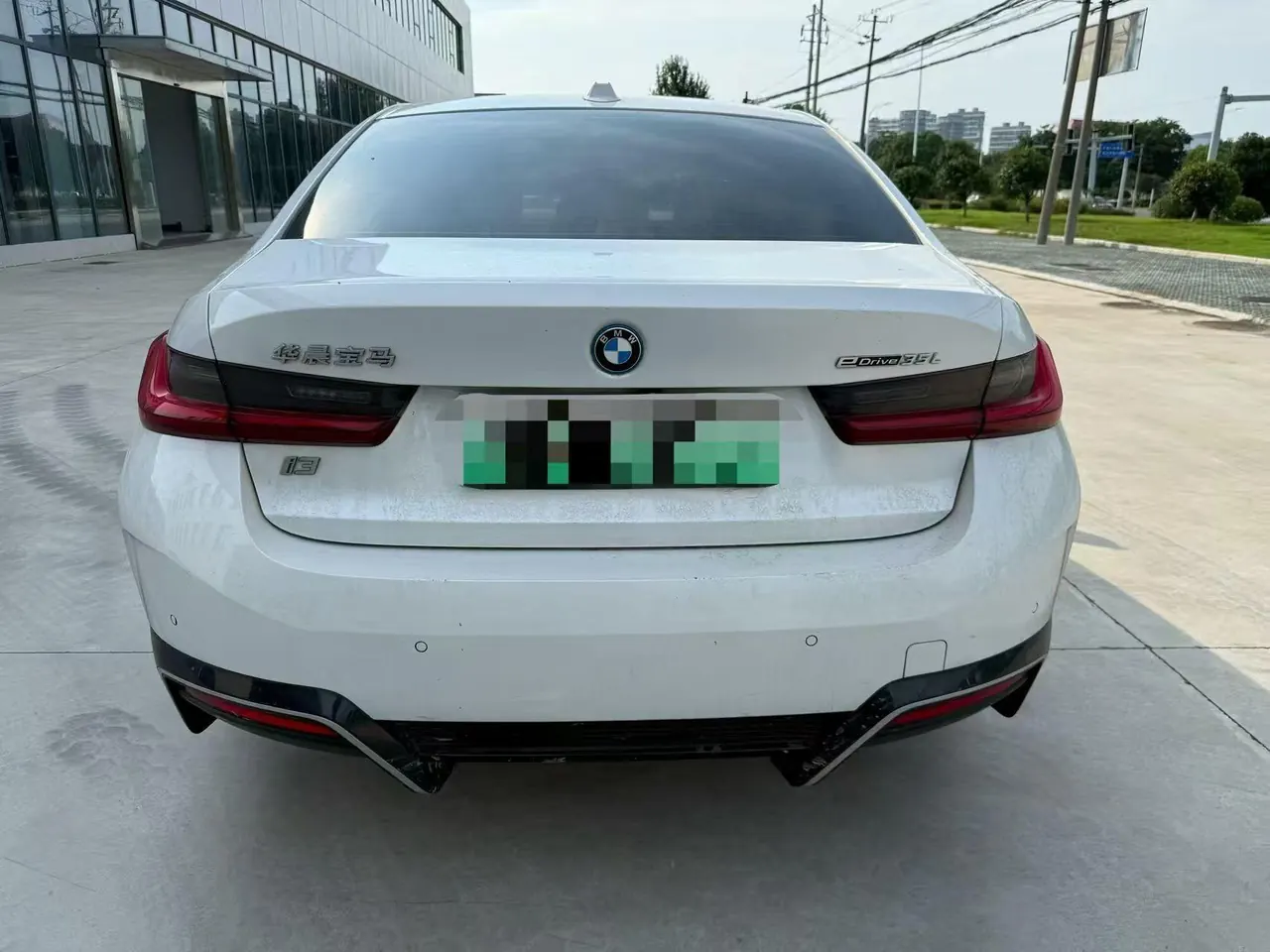 BMW 2022 i3 eDrive 35L automatic gear 3