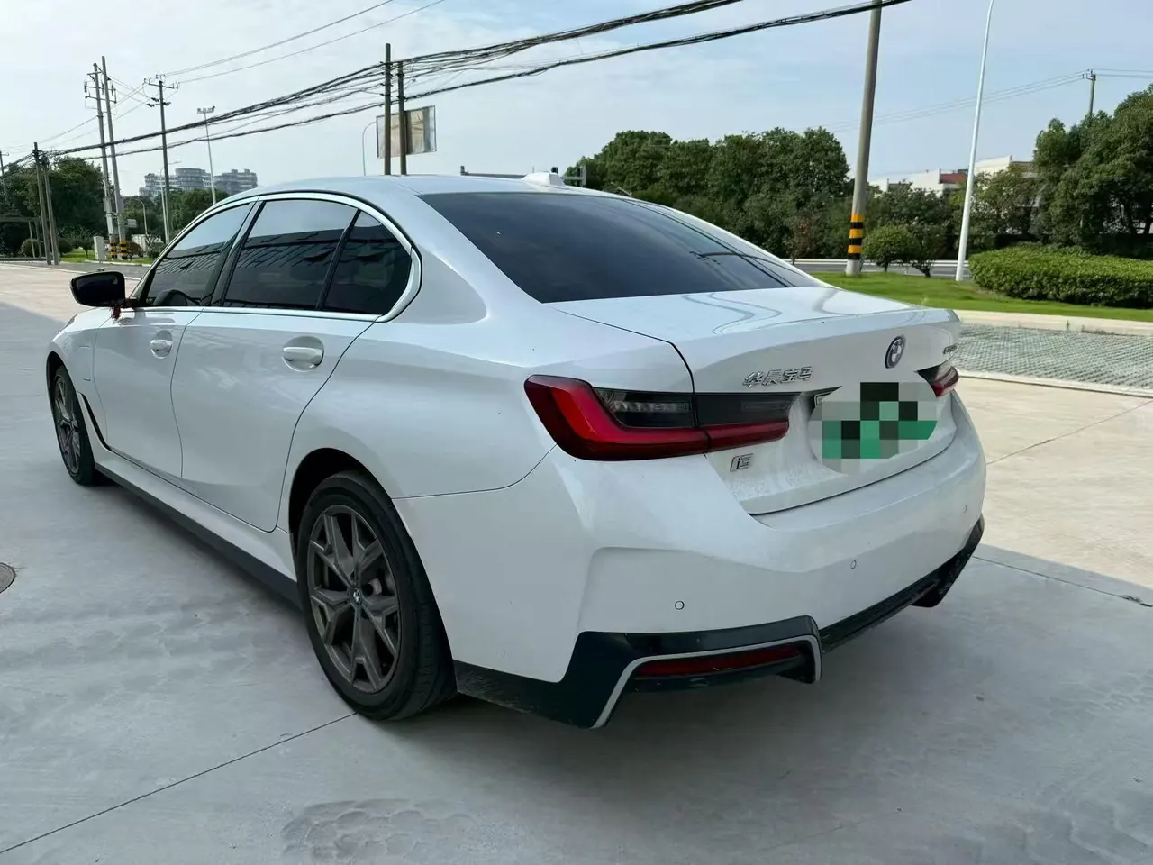 BMW 2022 i3 eDrive 35L automatic gear 4