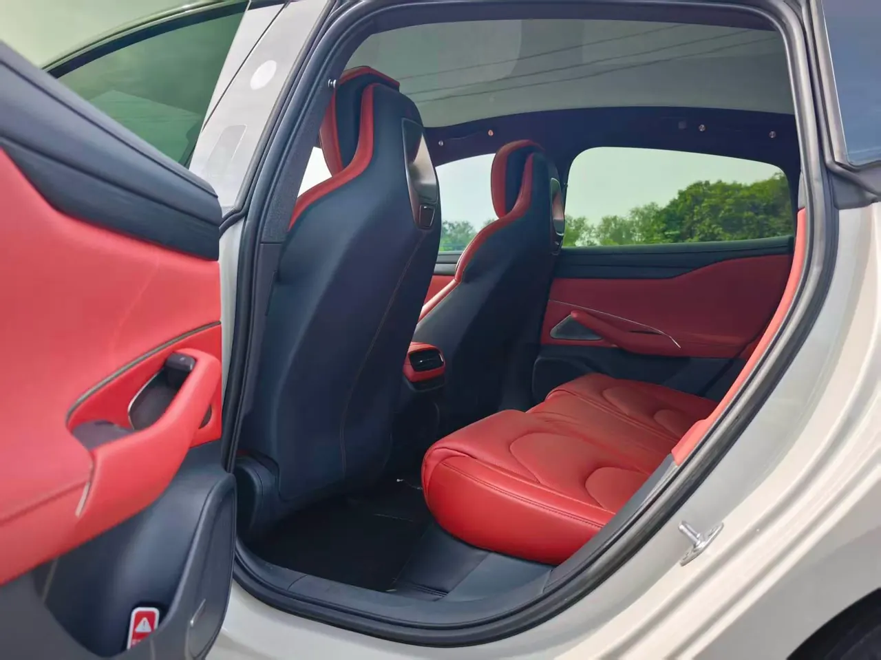 MI 2024 SU 7 700km Rear Drive Long Endurance Smart Driving Edition Automatic Gear 6