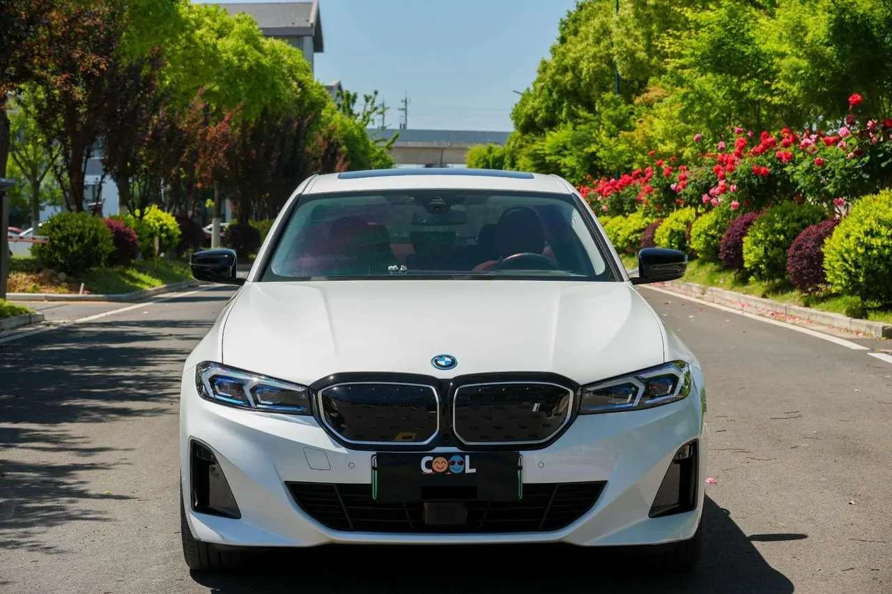 BMW 2025 i3 eDrive 35 L automatic gear 2