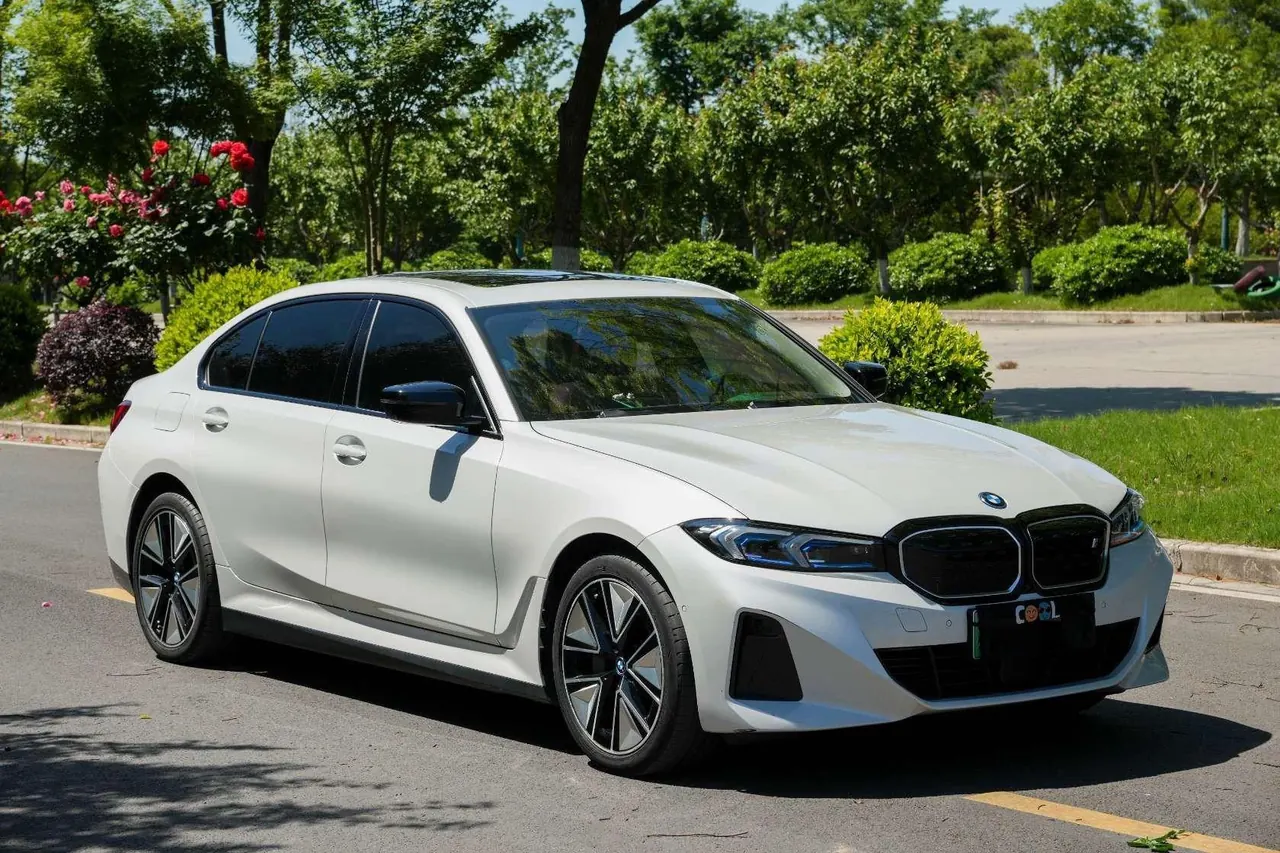 BMW 2025 i3 eDrive 35 L automatic gear 3