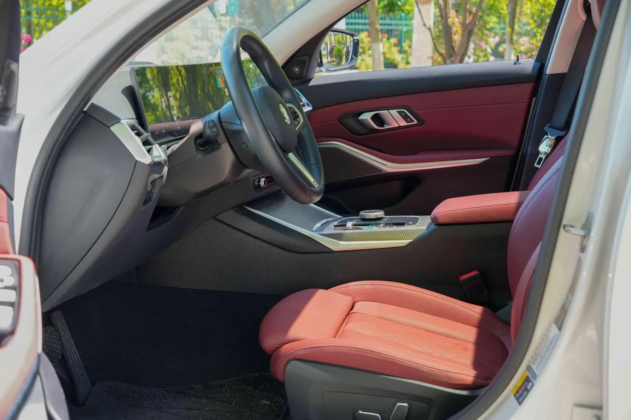 BMW 2025 i3 eDrive 35 L automatic gear 4