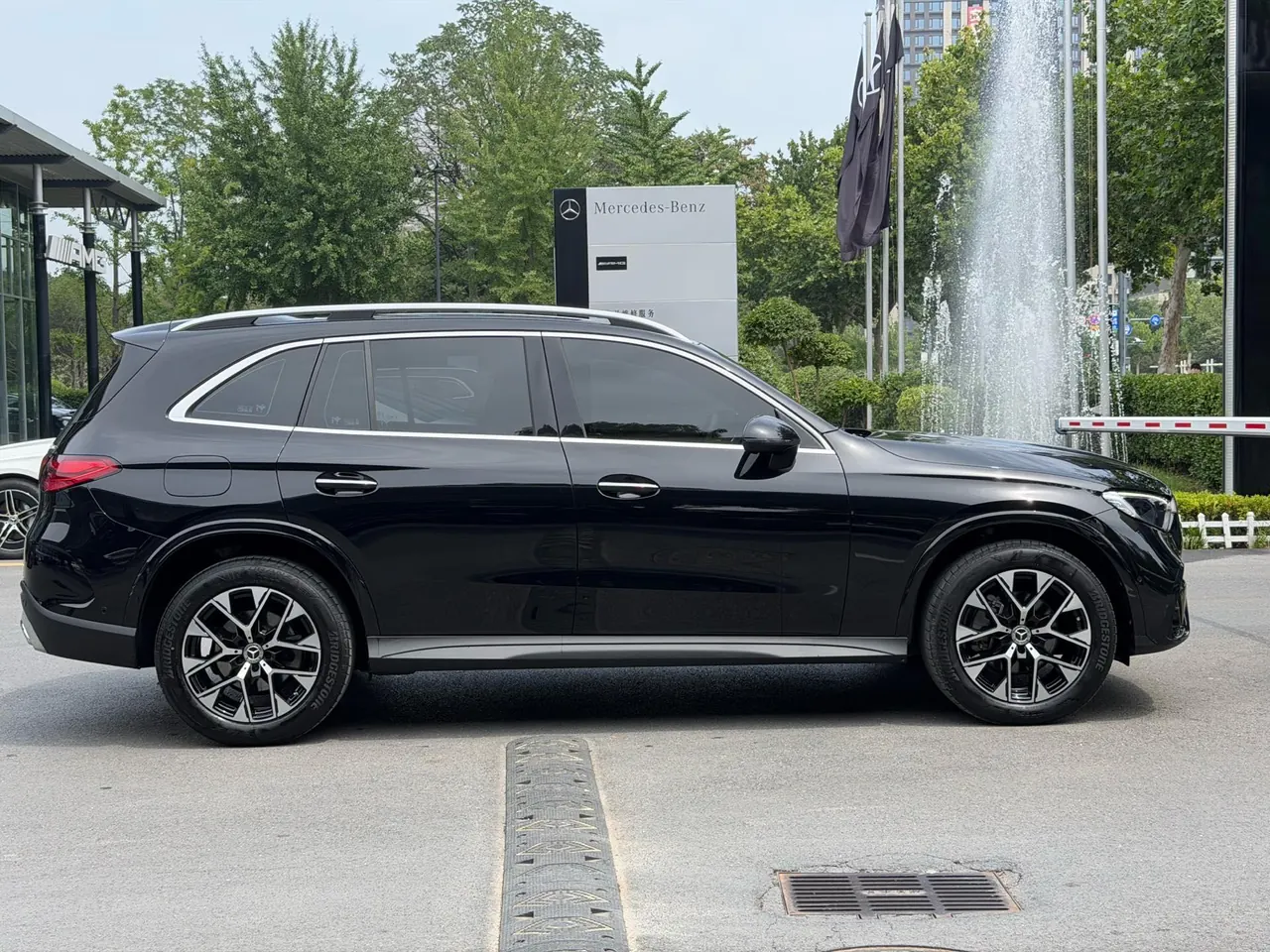 Mercedes Benz 2024 GLC 260 L 4MATIC 48V 2.0T Luxury 5-seat Automatic Gear 2