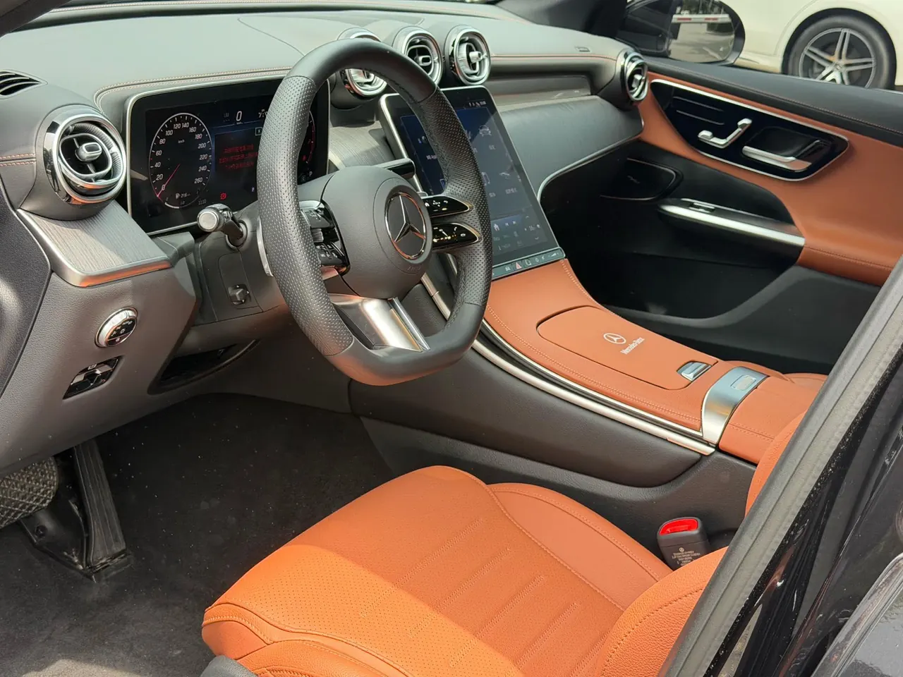 Mercedes Benz 2024 GLC 260 L 4MATIC 48V 2.0T Luxury 5-seat Automatic Gear 3