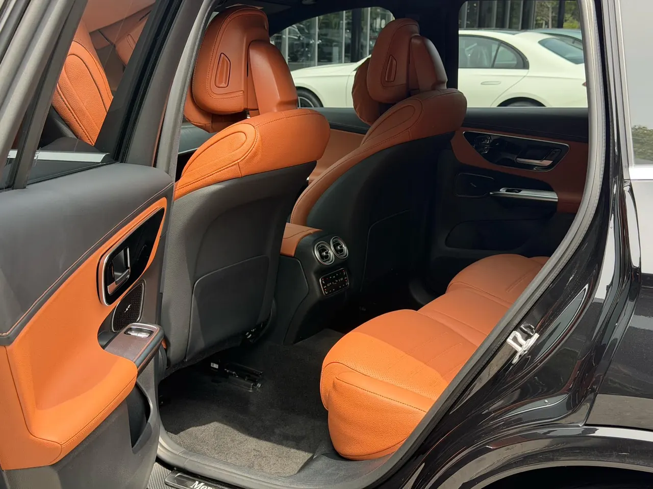 Mercedes Benz 2024 GLC 260 L 4MATIC 48V 2.0T Luxury 5-seat Automatic Gear 6