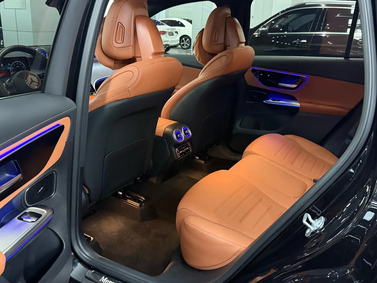 Mercedes Benz 2024 GLC 260 L 4MATIC 48V 2.0T Luxury 5-seat Automatic Gear 9