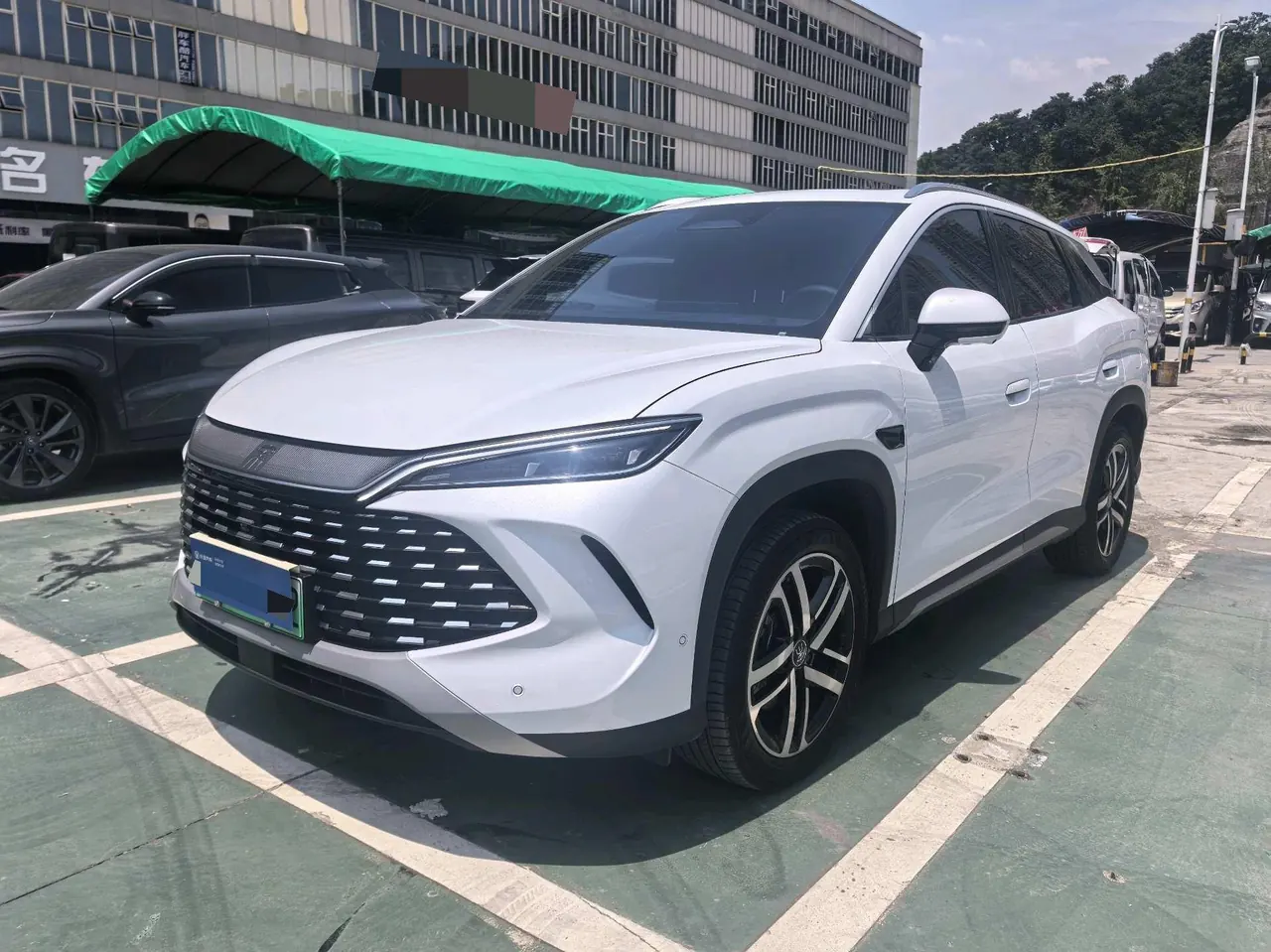 Открыть галерею: BYD 2026 Song L DM-i 1.5 Stepless 130KM Exceed Automatic