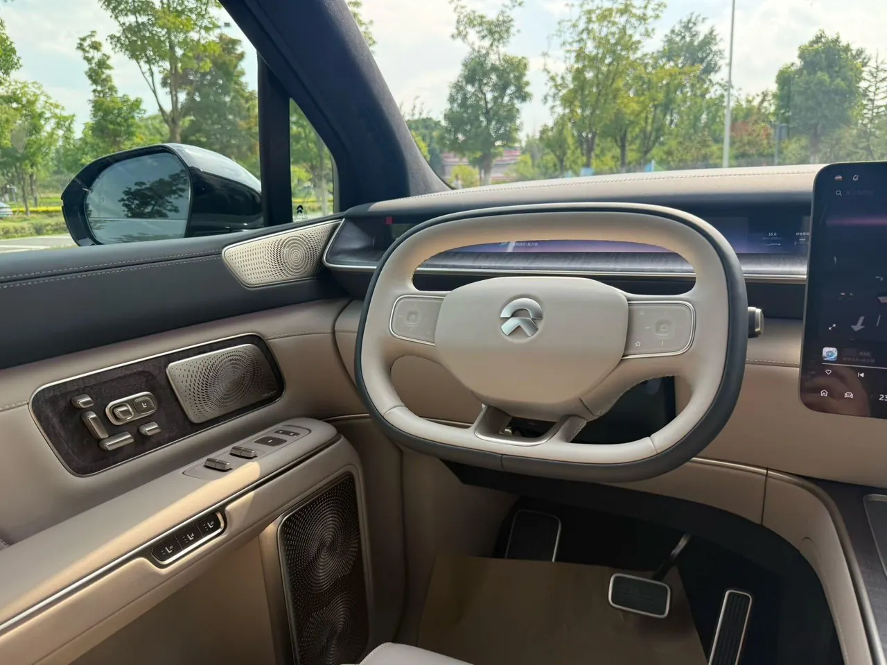 NIO 2026 ES 9 102kWh Administrative Island Signature Edition Automatic Gear 16
