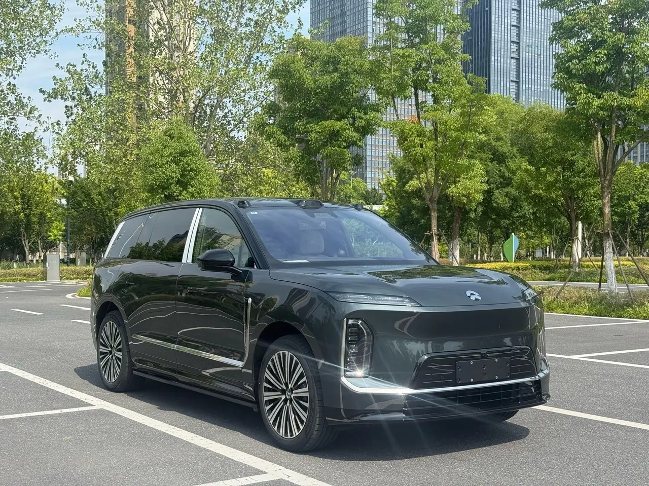 NIO 2026 ES 9 102kWh Administrative Island Signature Edition Automatic Gear 20