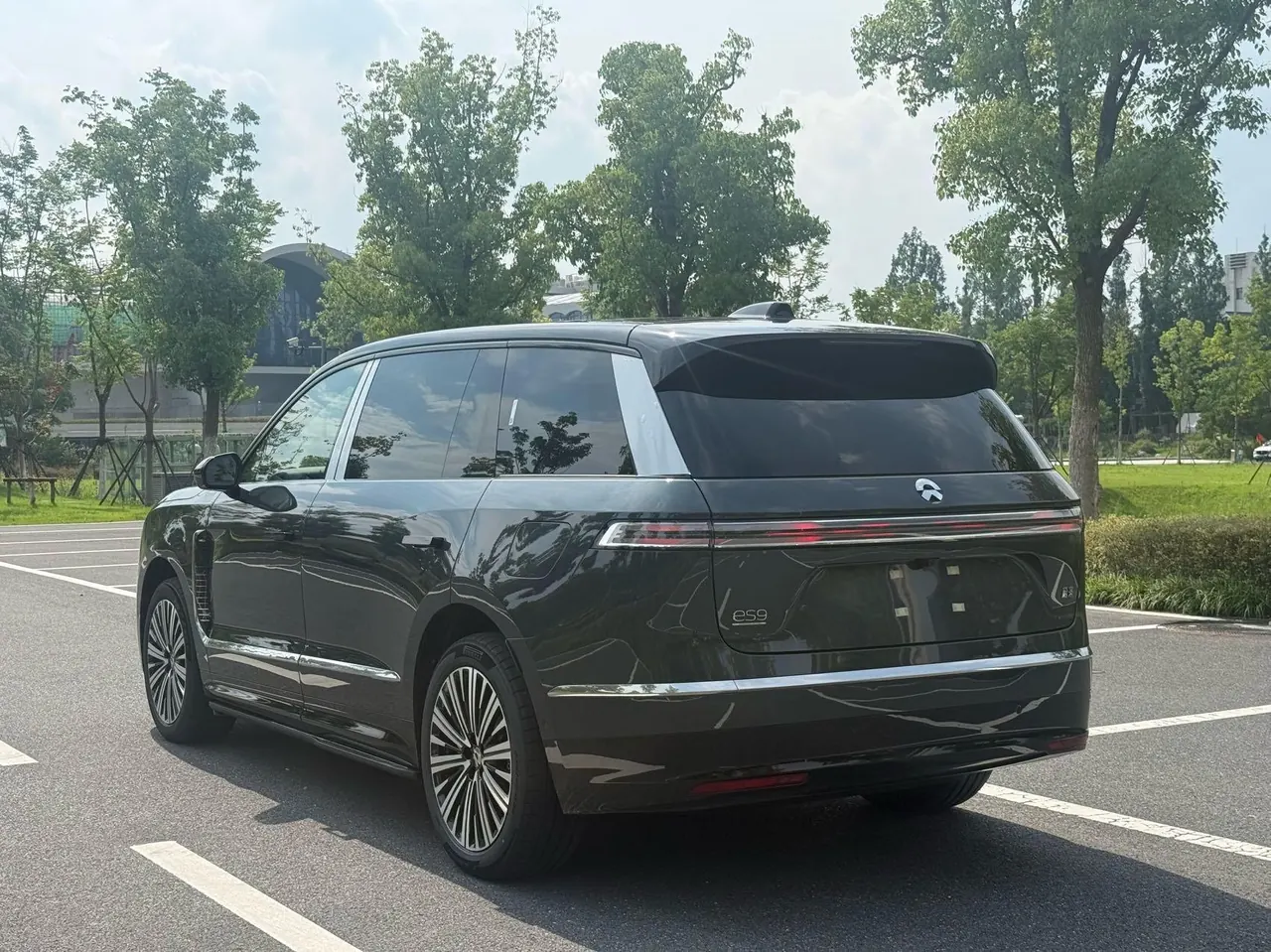 NIO 2026 ES 9 102kWh Administrative Island Signature Edition Automatic Gear 4