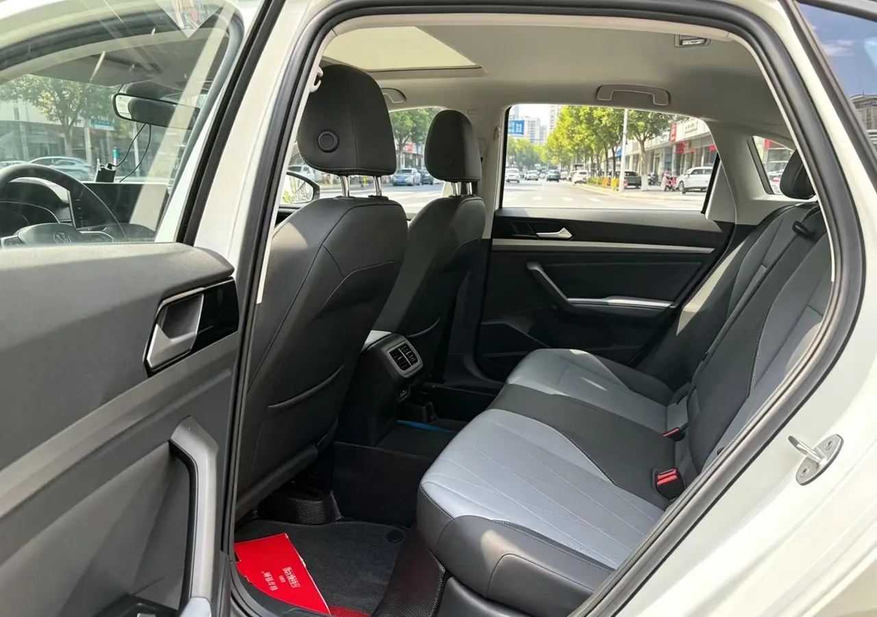 Volkswagen 2024 LaVida 1.5 5 Million Edition Automatic 4
