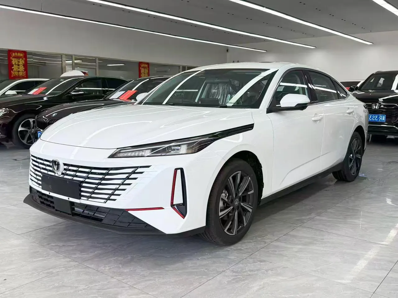 Открыть галерею: ChangAn 2026 Yidong 1.5T Classic Automatic Gear