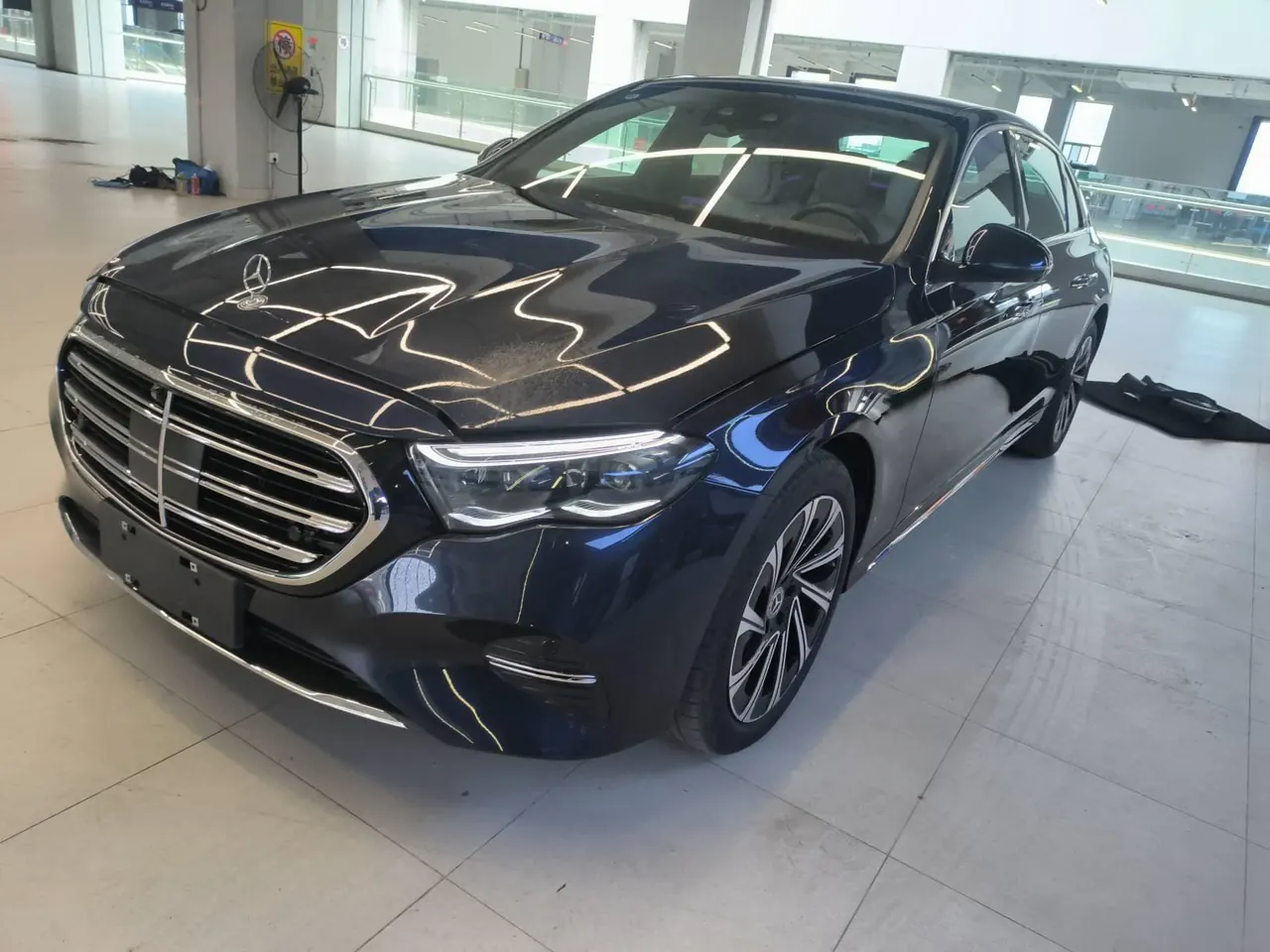 打开图片灯箱：Mercedes Benz E Class 2024 E 300 L 48V 2.0T Luxury Automatic Gear
