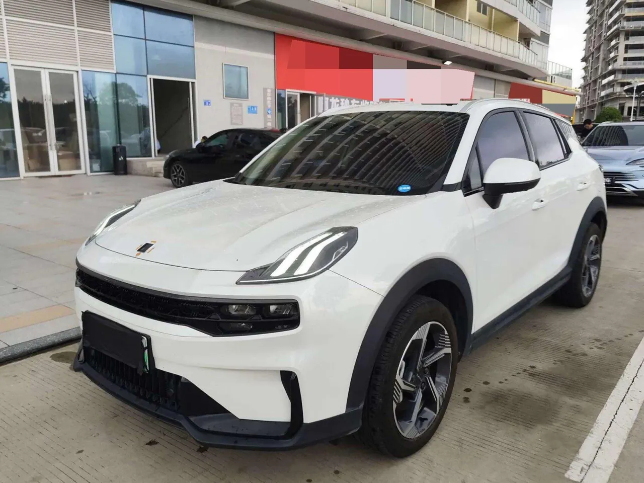 Открыть галерею: LYNK&CO 06 New Energy 2023 LYNK&CO 06 PHEV 1.5T Remix Pro Automatic Gear