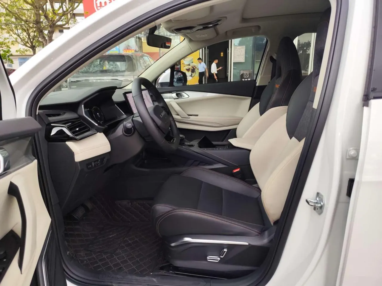 LYNK&amp;CO 06 New Energy 2023 LYNK&amp;CO 06 PHEV 1.5T Remix Pro Automatic Gear 3