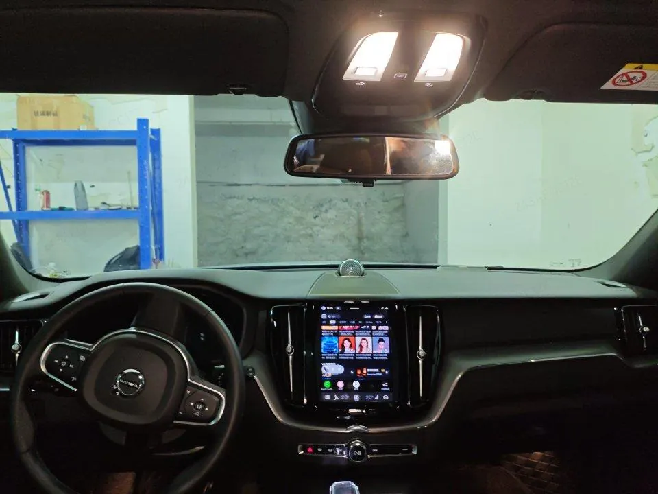 Volvo 2024 XC60 48V 2.0T B5 4-wheel-drive Zhiyi Deluxe Edition Automatic Gear 3