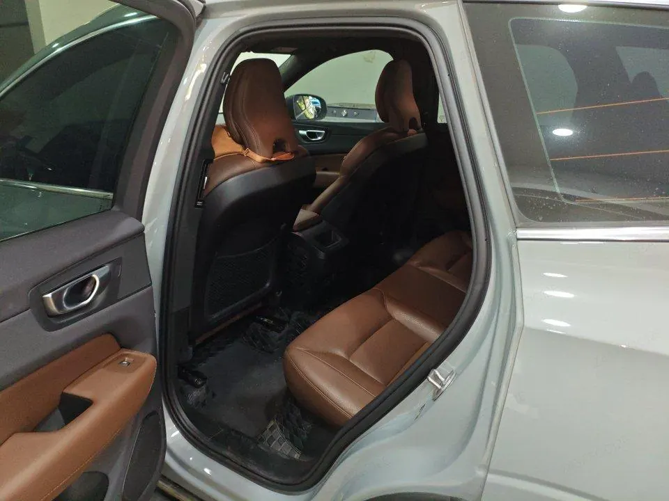 Volvo 2024 XC60 48V 2.0T B5 4-wheel-drive Zhiyi Deluxe Edition Automatic Gear 5