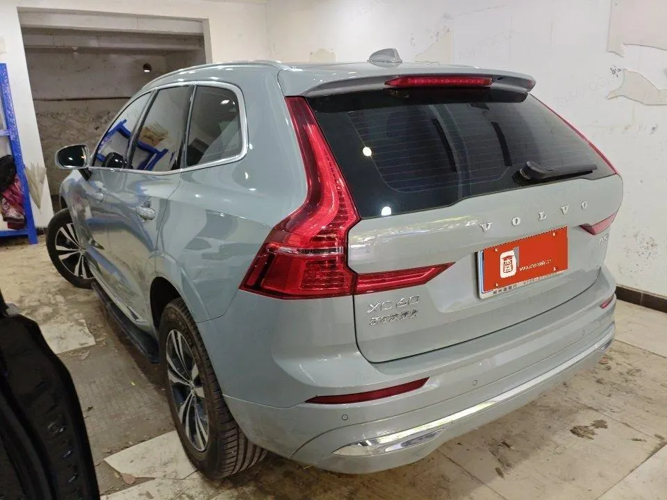 Volvo 2024 XC60 48V 2.0T B5 4-wheel-drive Zhiyi Deluxe Edition Automatic Gear 6