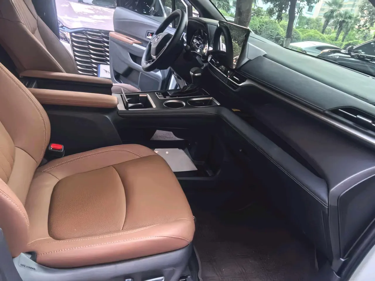 Toyota 2026 Sana 2.5 Stepless Two-Drive Premium Edition Automatic Gear 4