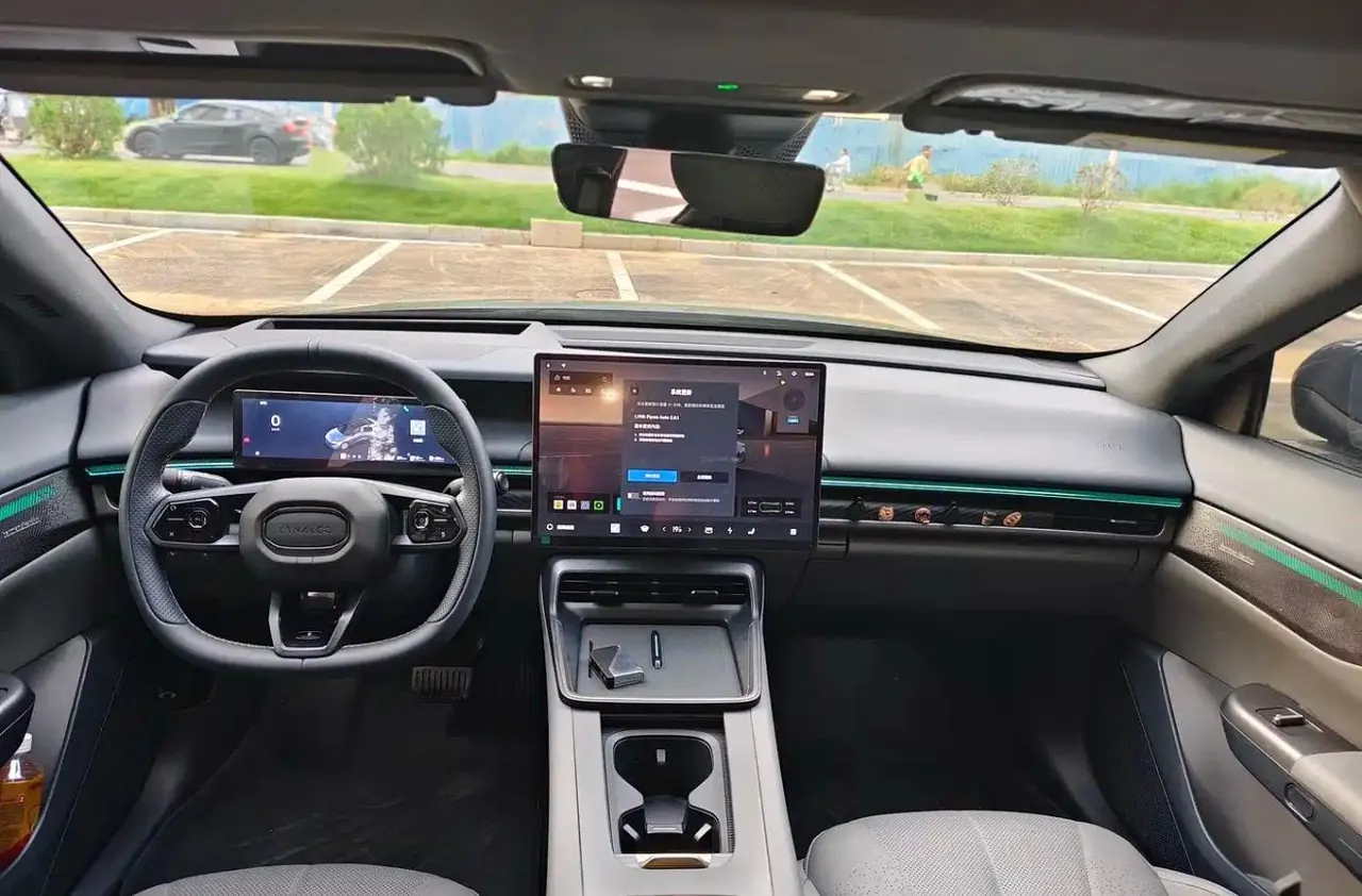 LYNK&amp;CO 2024 LYNK&amp;CO 07 EM-P 1.5T 126 Long Endurance Halo Automatic 4