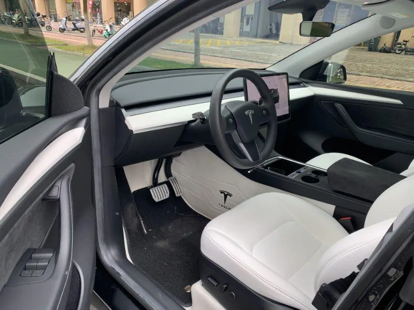 Tesla 2022 Model Y rear-wheel drive version (facelift) automatic gear 3