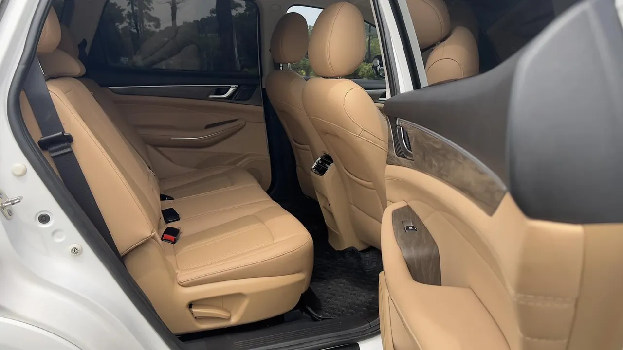 LanDian 2023 LanDian E5 1.5 stepless DE-i 100KM free 7-seat automatic gear 2