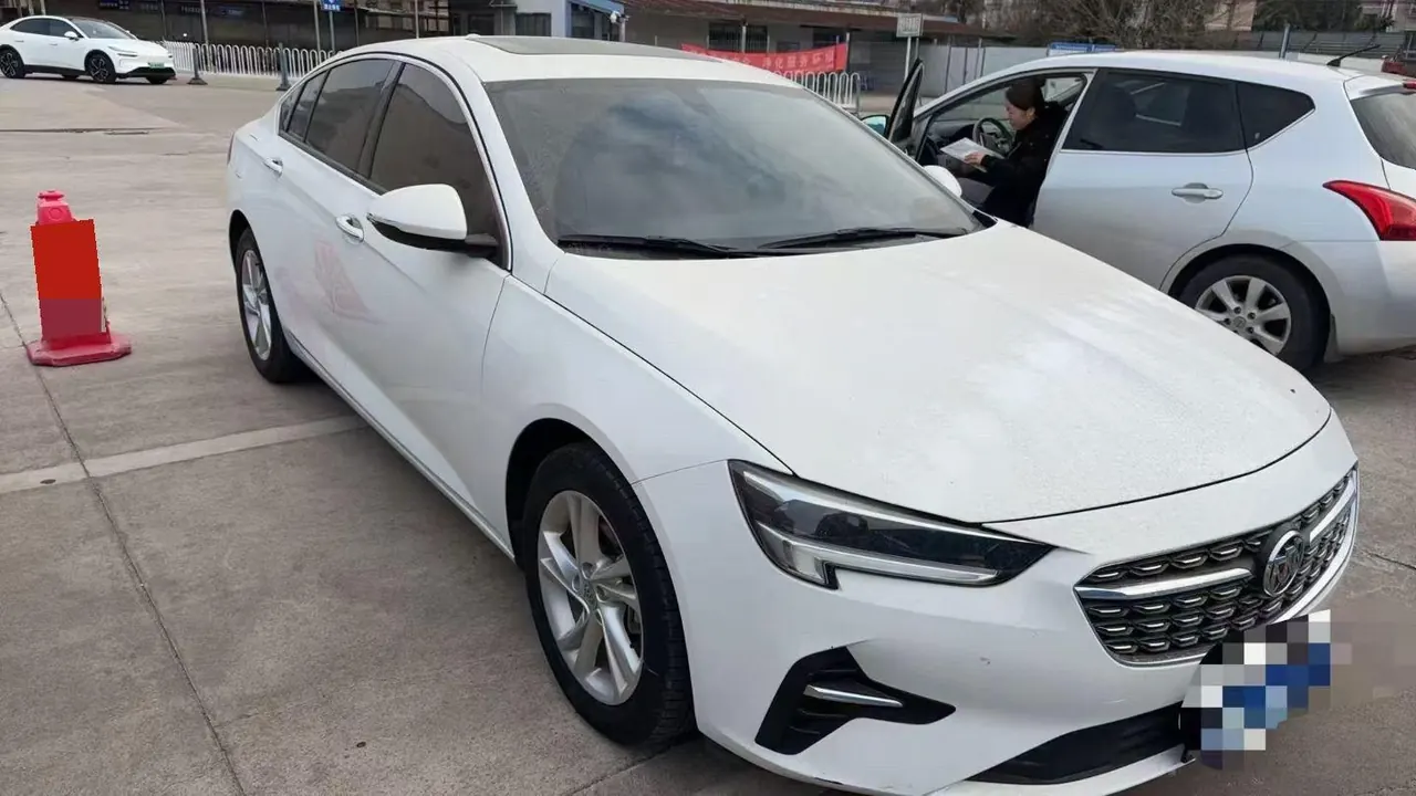 Buick 2022 Regal 1.5T 552T Smart Automatic Gear 2