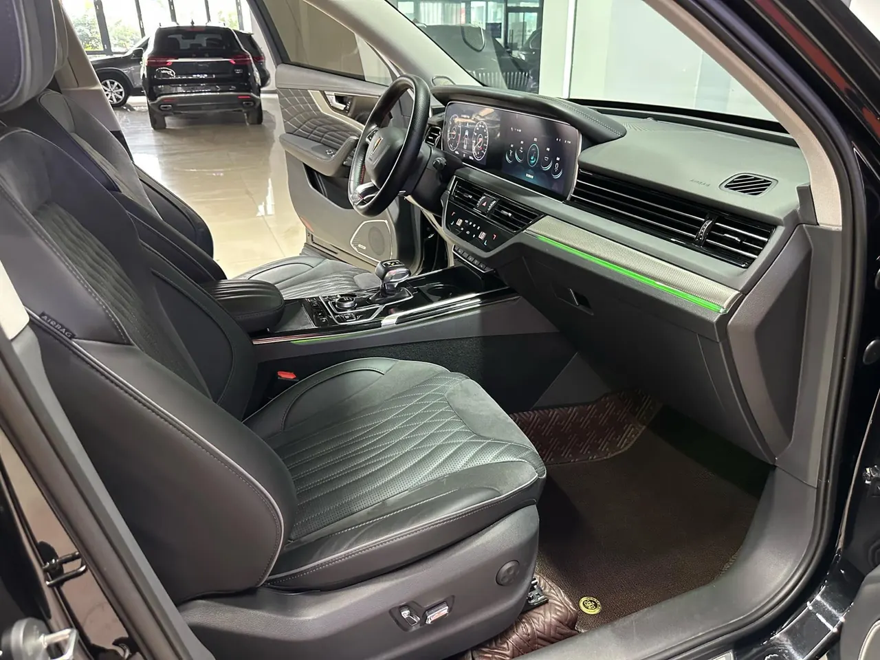 HongQi 2022 HS5 2.0T 4-wheel drive smart flag-sharing version automatic gear 6