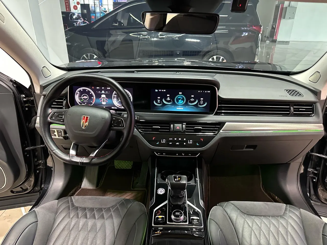 HongQi 2022 HS5 2.0T 4-wheel drive smart flag-sharing version automatic gear 7