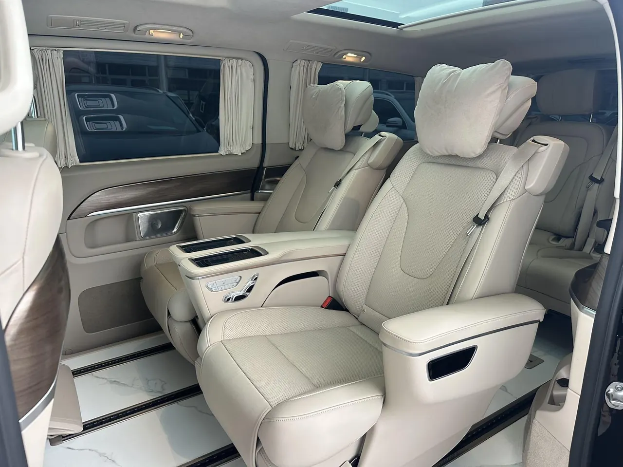 Mercedes Benz V 2022V 260 L 2.0T Deluxe Edition Automatic Gear 4