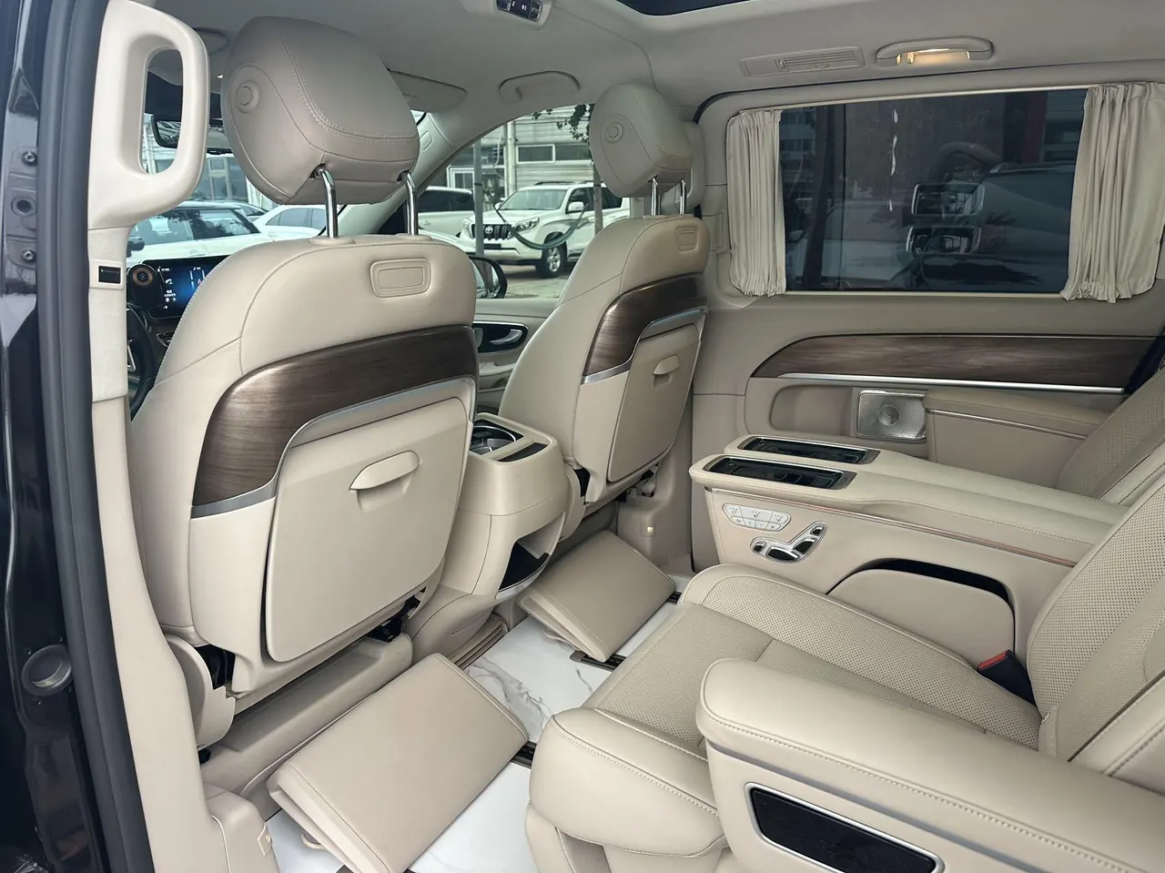 Mercedes Benz V 2022V 260 L 2.0T Deluxe Edition Automatic Gear 5