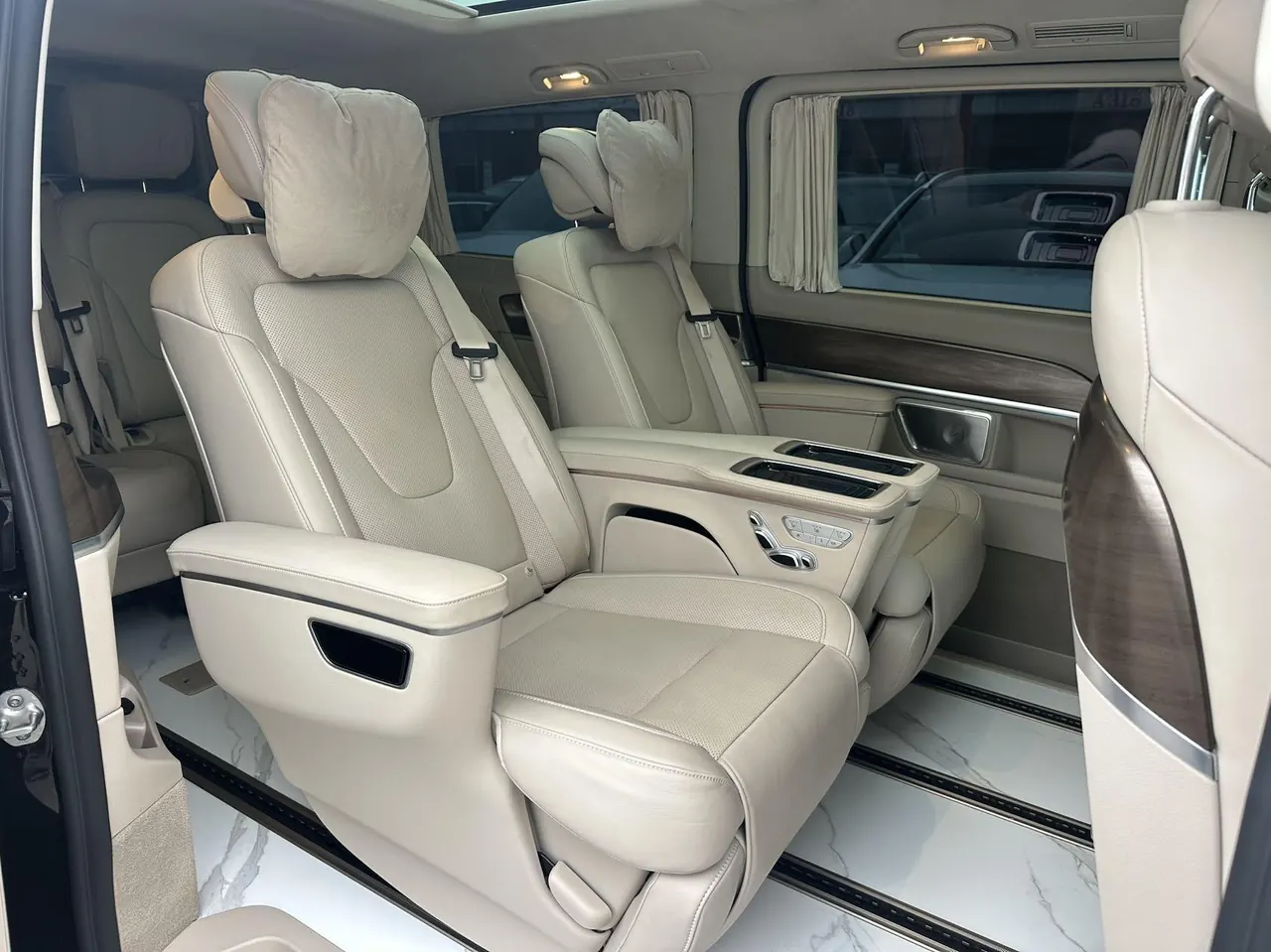 Mercedes Benz V 2022V 260 L 2.0T Deluxe Edition Automatic Gear 6