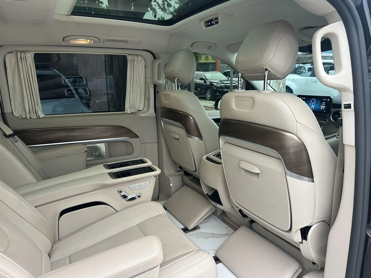 Mercedes Benz V 2022V 260 L 2.0T Deluxe Edition Automatic Gear 7