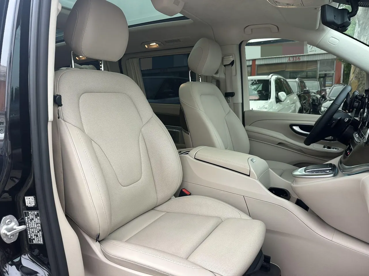Mercedes Benz V 2022V 260 L 2.0T Deluxe Edition Automatic Gear 8